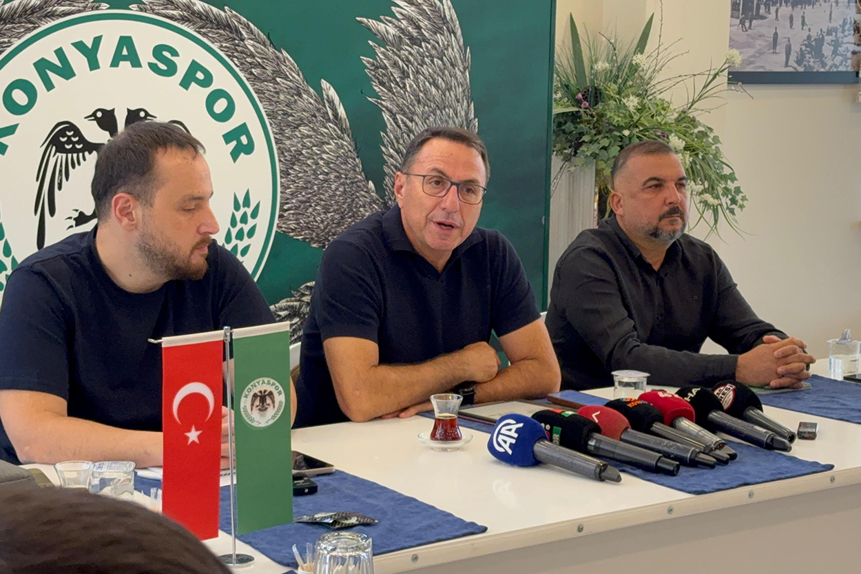 Konyaspor'da 4 yabancı futbolcuya ayrılık izni verildi