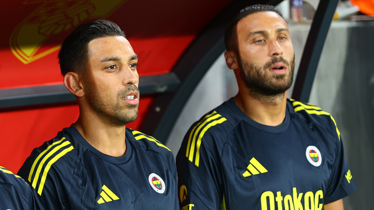 Fenerbahçe'de Sahada Gol Yok, Soyunma Odasında 'Kapa Çeneni' Var: Bir Drama Bir Komedi!