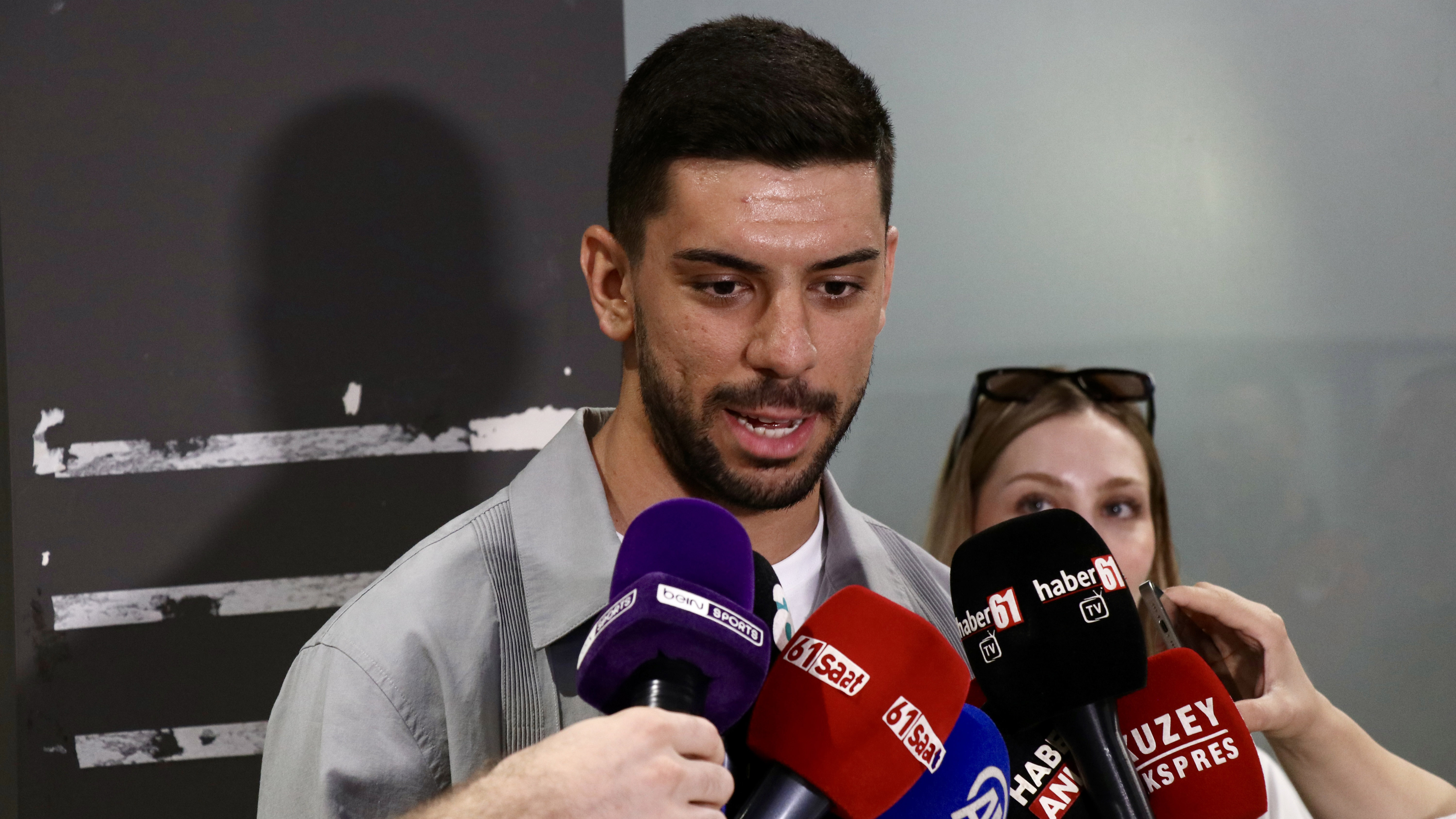 Trabzonspor'un yeni transferi Cenk Özkacar, şehre geldi