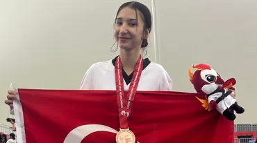 Milli tekvandocu Rüveyda Nur Evin, gençlerde dünya üçüncüsü oldu