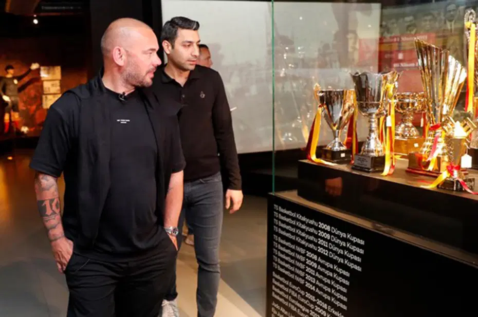 Sneijder Olimpiyat Stadı'nı görünce: "Beşiktaş maçını hatırladım" - 4 Sneijder Olimpiyat Stadı'nı görünce: "Beşiktaş maçını hatırladım" - 4