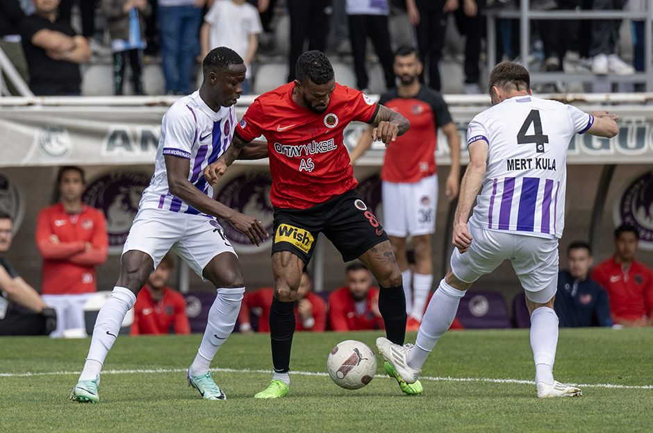 Başkent derbisini Keçiörengücü 10 kişiyle kazandı