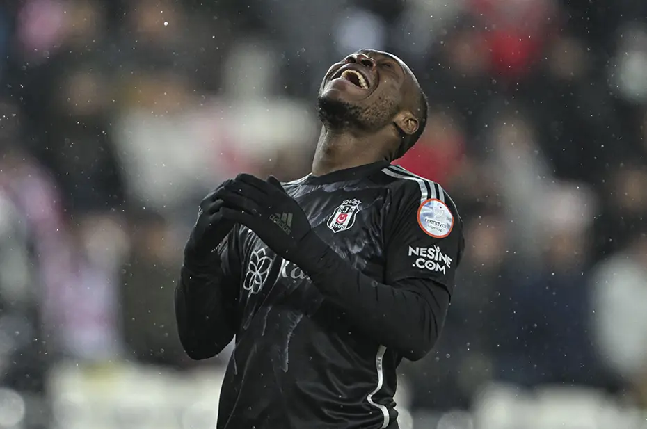 Beşiktaş'ta ikinci ayrılık yaklaşıyor: Kiralık gitmişti, opsiyon kullanılıyor - 3