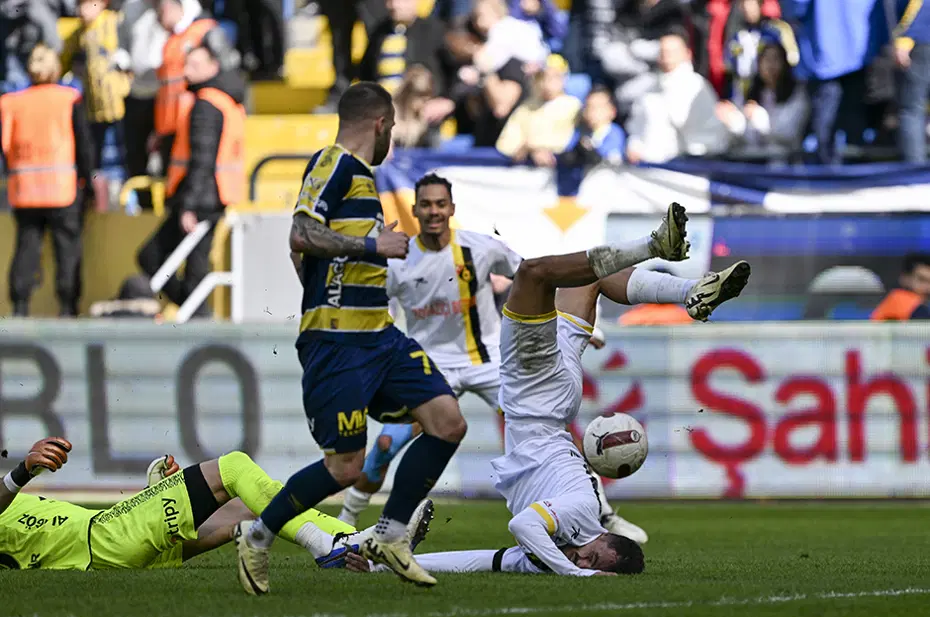 Ankaragücü'nden hastaneye kaldırılan Ertaç Özbir için açıklama - 3