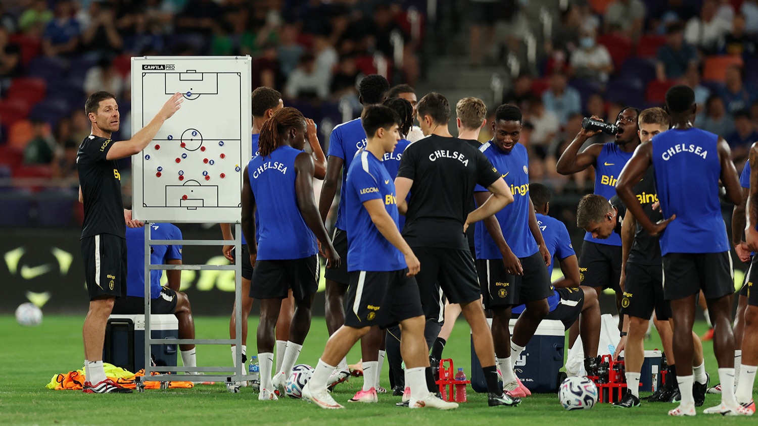 Yeni sezon öncesi FIFA'dan Chelsea'yi zora sona karar: Acilen 16 oyuncu ile yollarını ayırmak zorunda