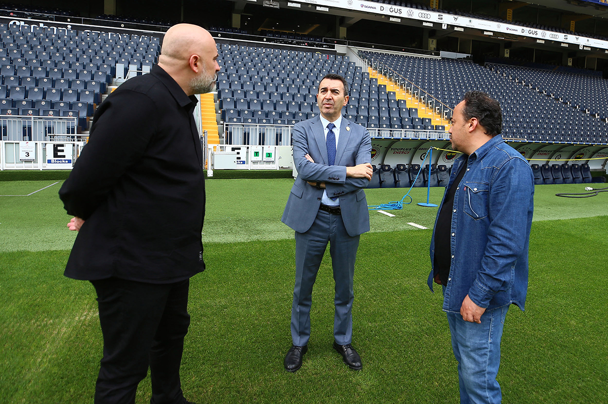 Fenerbahçe'nin Chobani Çimi 'Ben Bittim!' Dedi, Kulüp Nihayet Duydu: 8 Yıl Sonra Makyaj!