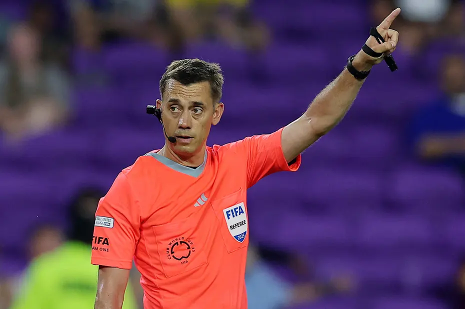 2025 yılının en iyi hakemi belli oldu: Listede Galatasaray-Fenerbahçe derbisini yöneten isim de var - 2