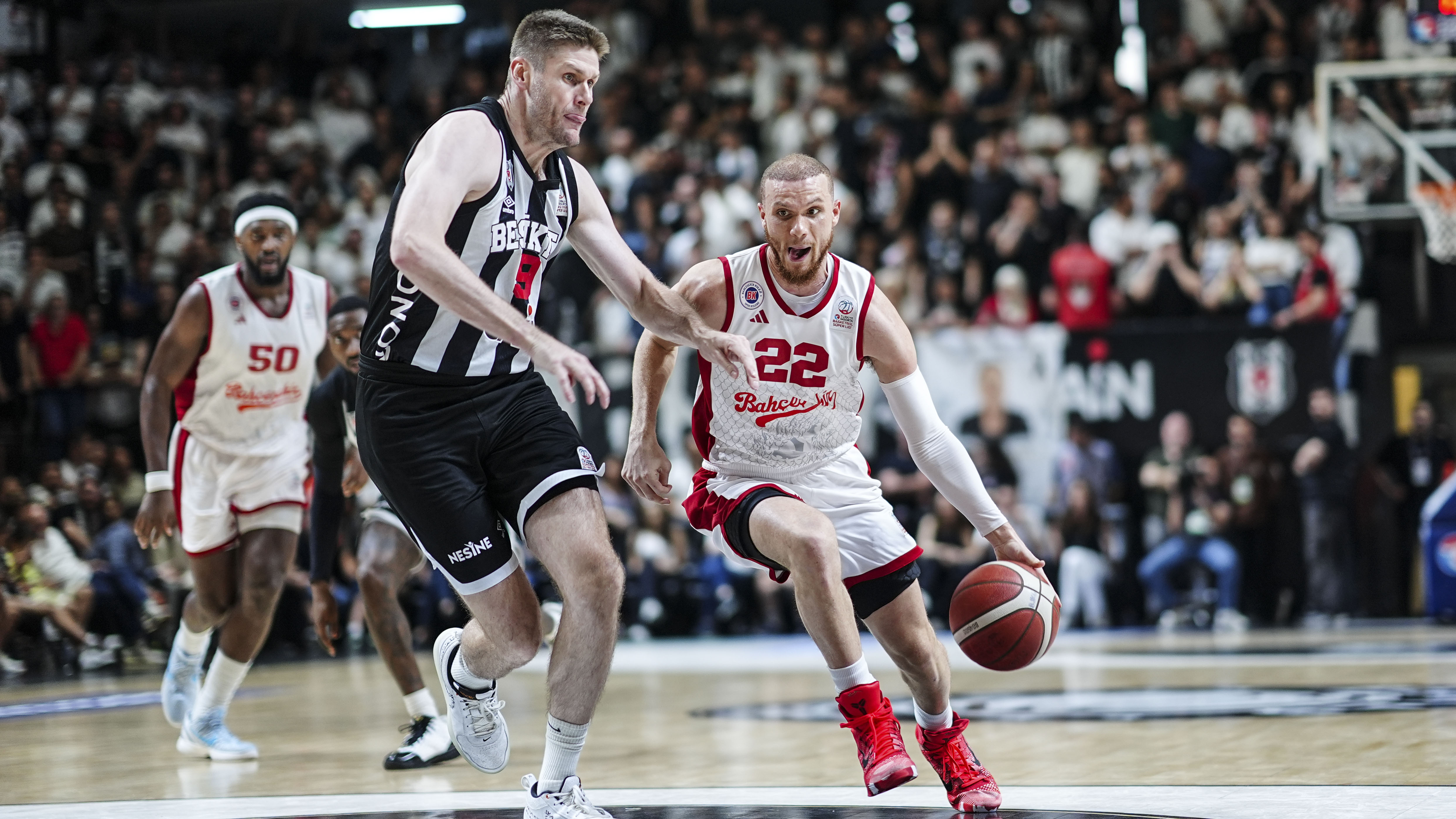 Bahçeşehir Koleji, Malachi Flynn ile sözleşme yeniledi