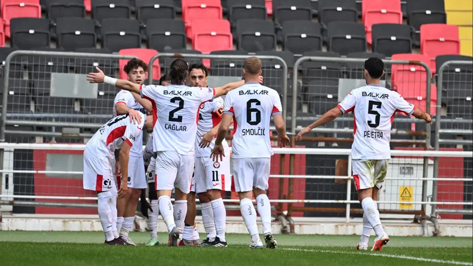 Burak Yılmaz, Çorum FK'da galibiyetle başladı: Cengiz Ünder yine boş geçmedi