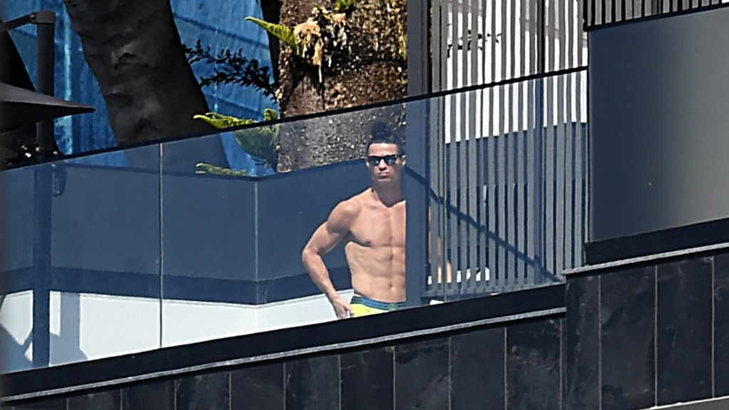 Her anına canlı yayında şahit olundu: Cristiano Ronaldo'nun evindeki kural ifşalandı, tepkiler çığ gibi