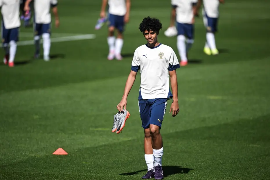 Her anına canlı yayında şahit olundu: Cristiano Ronaldo'nun evindeki kural ifşalandı, tepkiler çığ gibi - 4 Her anına canlı yayında şahit olundu: Cristiano Ronaldo'nun evindeki kural ifşalandı, tepkiler çığ gibi - 4