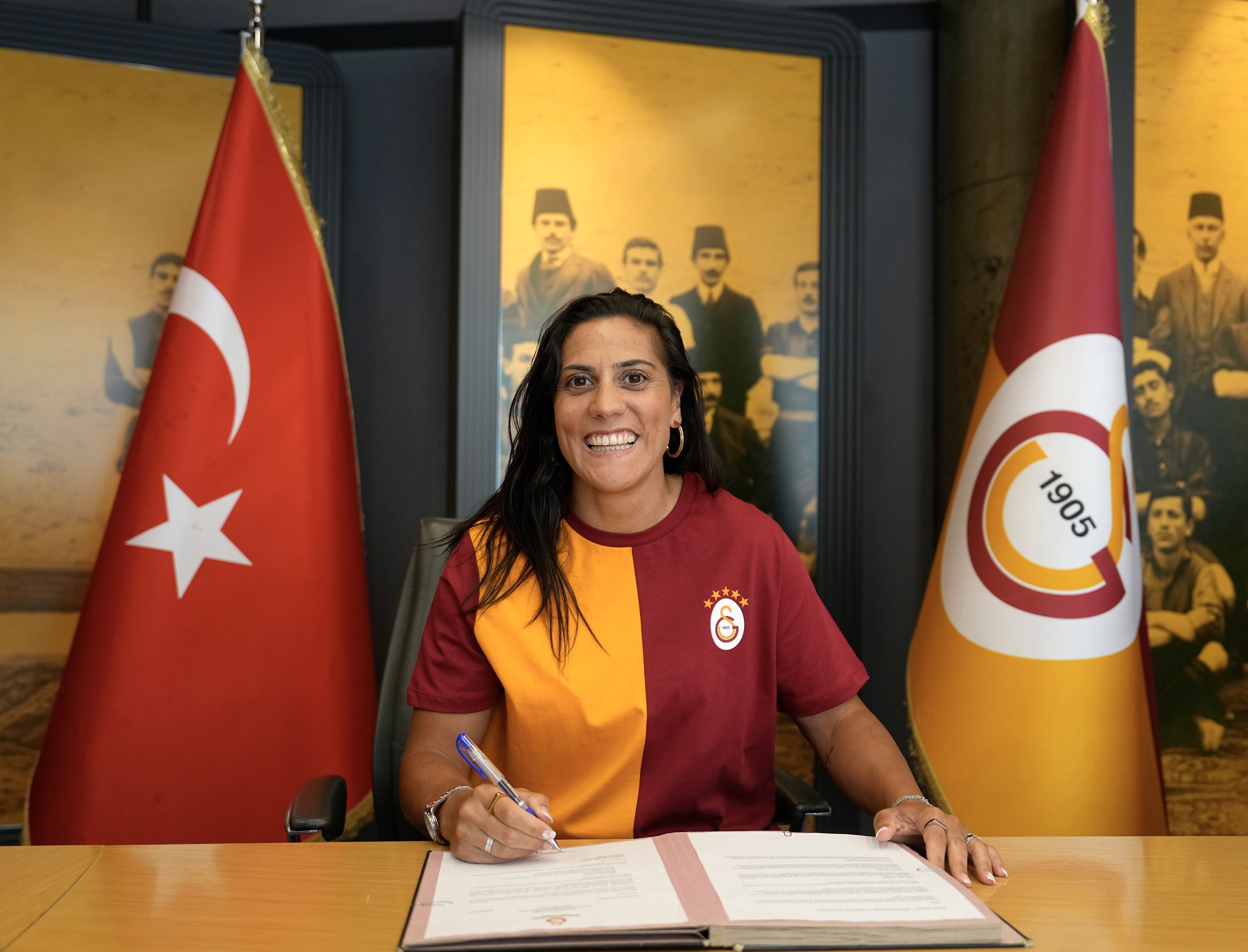 Galatasaray, İspanyol forveti duyurdu: Sevilla ve Benfica'da da oynadı