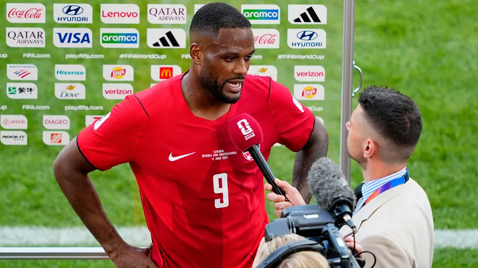 Gol sevinci olay olan Cyle Larin, maç biter bitmez nedenini açıkladı - 2