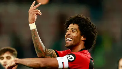 41 yaşındaki Dante'nin sözleşmesi uzatıldı 41 yaşındaki Dante'nin sözleşmesi uzatıldı