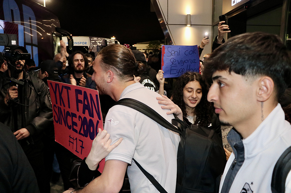 Trabzon, U19 takımını bağrına bastı: Coşkulu karşılama