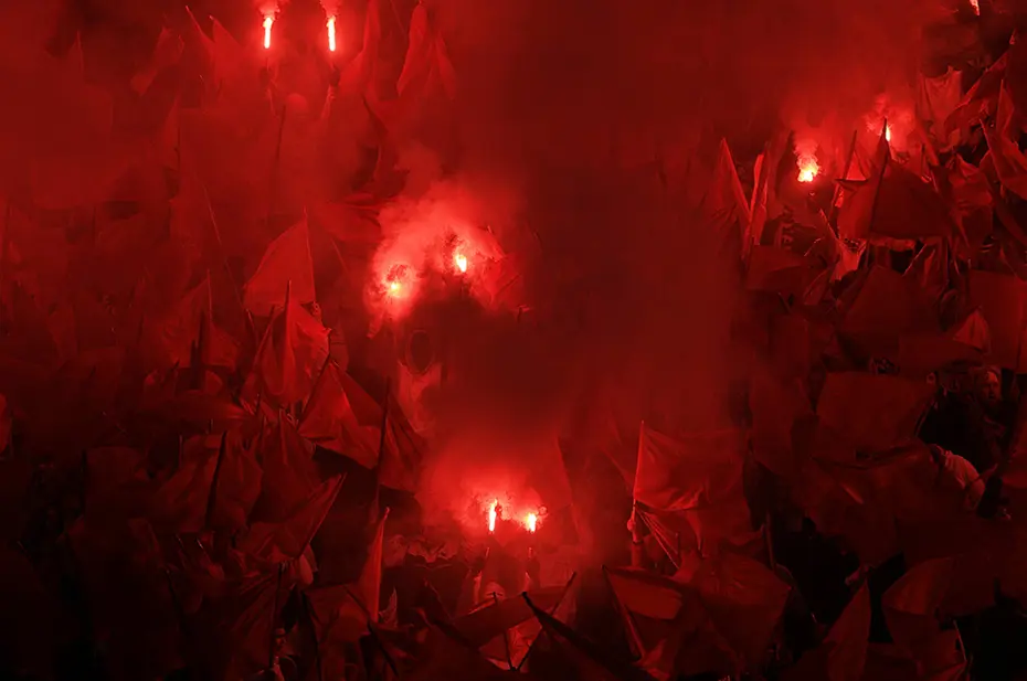 Geceye damga vuran tribün şovu: Ortalık yangın yerine döndü - 2