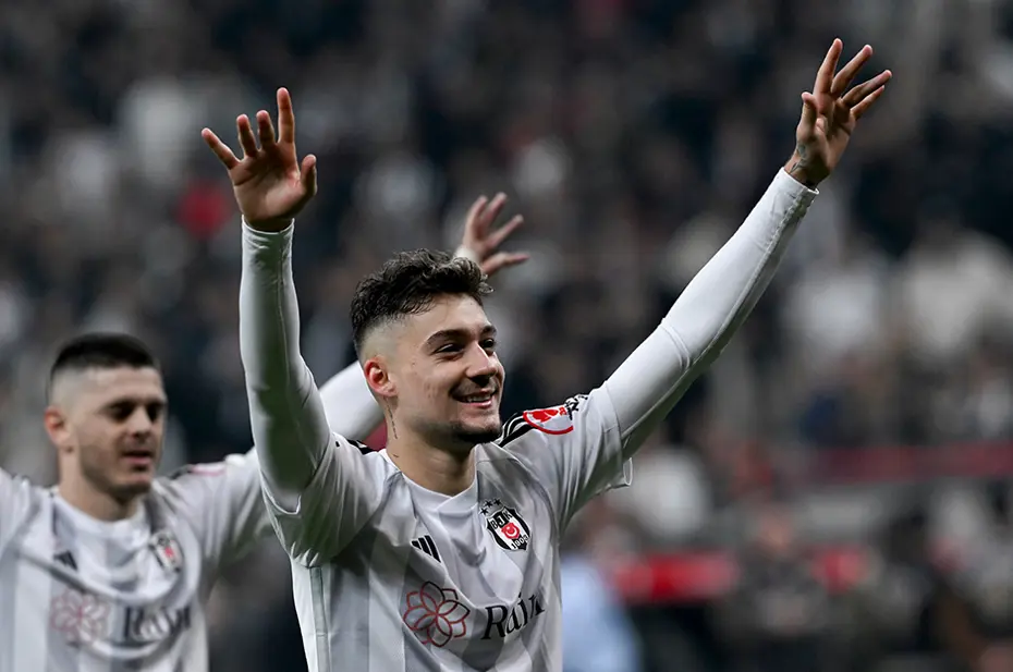"Dolmabahçe’ye baharı Muçi getirdi" | Spor yazarları Beşiktaş için ne dedi? - 6 "Dolmabahçe’ye baharı Muçi getirdi" | Spor yazarları Beşiktaş için ne dedi? - 6