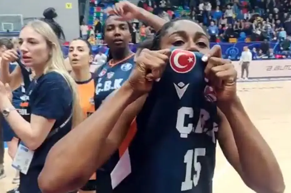 Türk Bayrağı'na çirkin müdahaleyle ilgili özür ve açıklama - 7