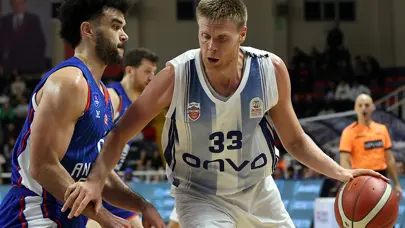 Anadolu Efes liderliğini sürdürdü