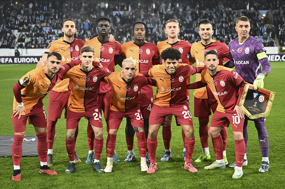 Galatasaray'da 3 futbolcu ceza sınırında