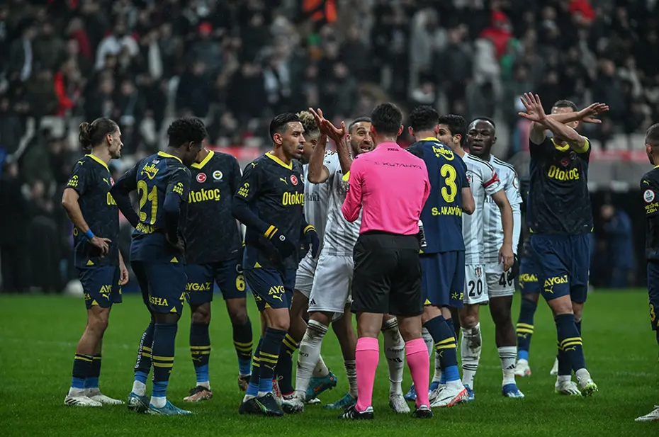 Beşiktaş'ın çilesi bitmiyor: 20 farklı oyuncu, toplamda 41 kez... - 6 Beşiktaş'ın çilesi bitmiyor: 20 farklı oyuncu, toplamda 41 kez... - 6