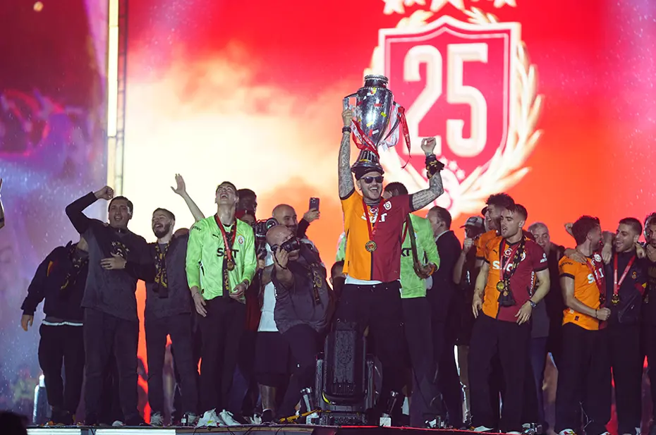 Galatasaray, Süper Lig kupasına kavuştu - 9