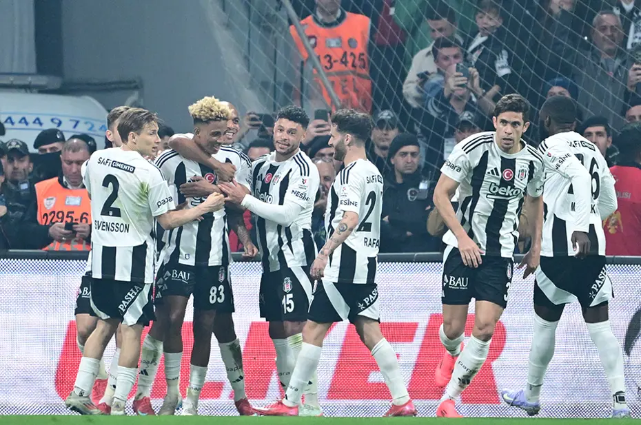 "Galatasaray'ın gelecek sezon yeni bir hocaya ihtiyacı var" | Spor yazarları derbi için ne dedi? - 2 "Galatasaray'ın gelecek sezon yeni bir hocaya ihtiyacı var" | Spor yazarları derbi için ne dedi? - 2