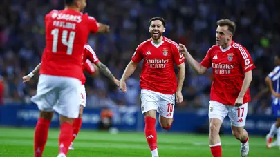 Pavlidis'in tarihi gecesinde Benfica derbiyi kazandı: Kerem ve Orkun boş geçmedi