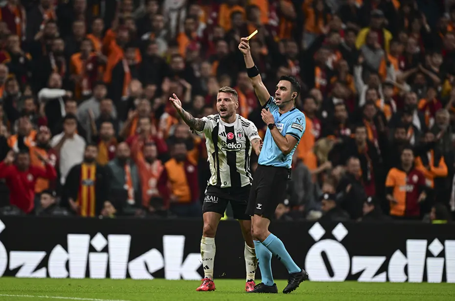 Derbinin tartışmalı pozisyonlarını Trio ekibi yorumladı: Penaltı ve kırmızı kart var mı? - 6 Derbinin tartışmalı pozisyonlarını Trio ekibi yorumladı: Penaltı ve kırmızı kart var mı? - 6