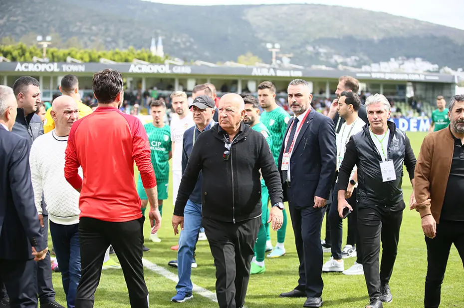 1. Lig'de olaylı maç: Hocalar ve kaptanlar oyundan atıldı - 7 1. Lig'de olaylı maç: Hocalar ve kaptanlar oyundan atıldı - 7