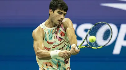 Carlos Alcaraz, Zverev'i set vermeden eledi