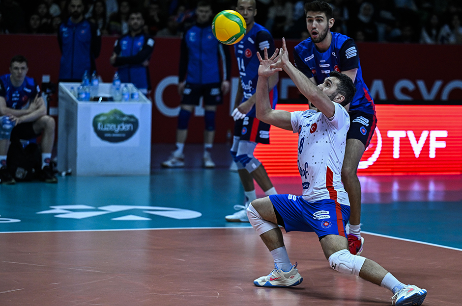 Halkbank, Şampiyonlar Ligi çeyrek final ilk maçında mağlup