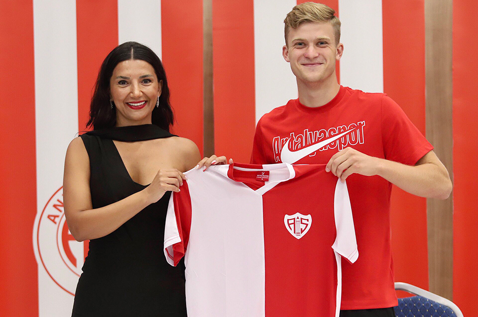 Antalyaspor'dan orta sahaya Polonya'dan takviye