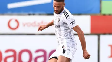 Cenk Tosun'dan takım arkadaşına; "Bizi maçta tutan o oldu"