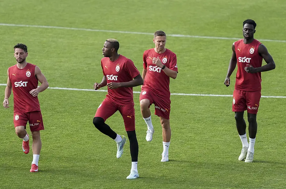 Galatasaray antrenmanında talihsiz an - 10 Galatasaray antrenmanında talihsiz an - 10