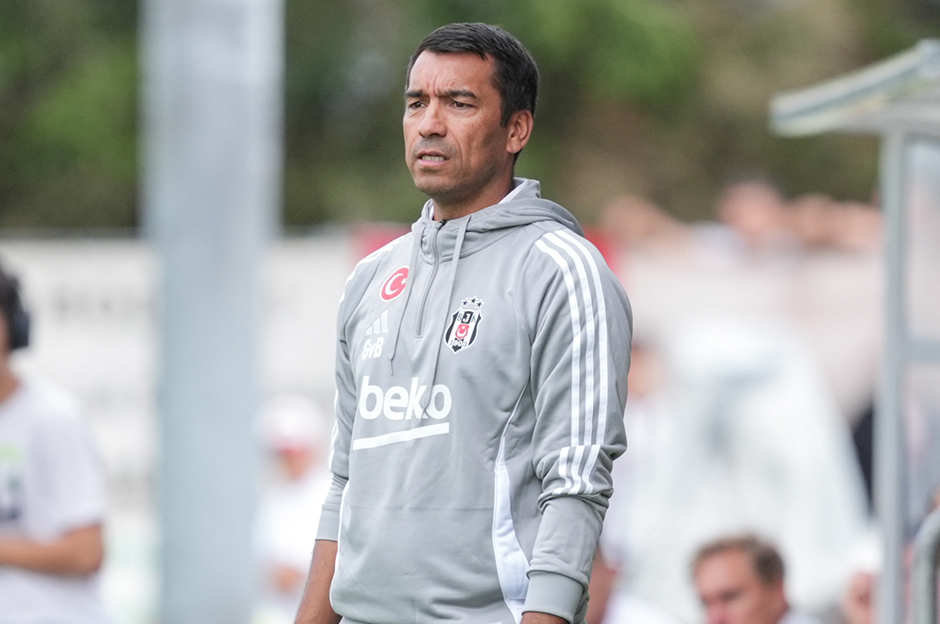 Van Bronckhorst'tan genç oyuncusuna övgü: Beni mutlu ediyor