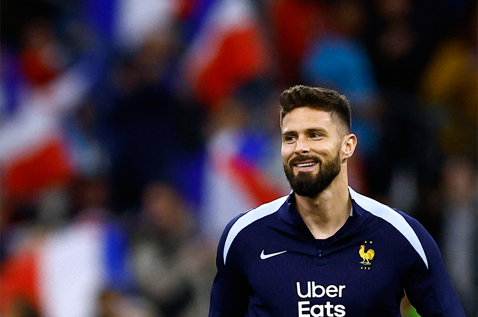 Olivier Giroud imzayı atıyor