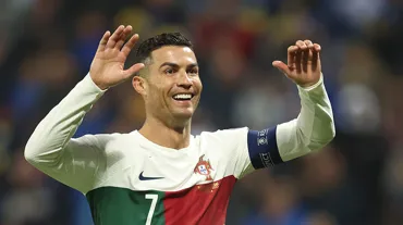 Portekiz ilk yarıdan 5 attı; Ronaldo bir imkansızı daha başardı