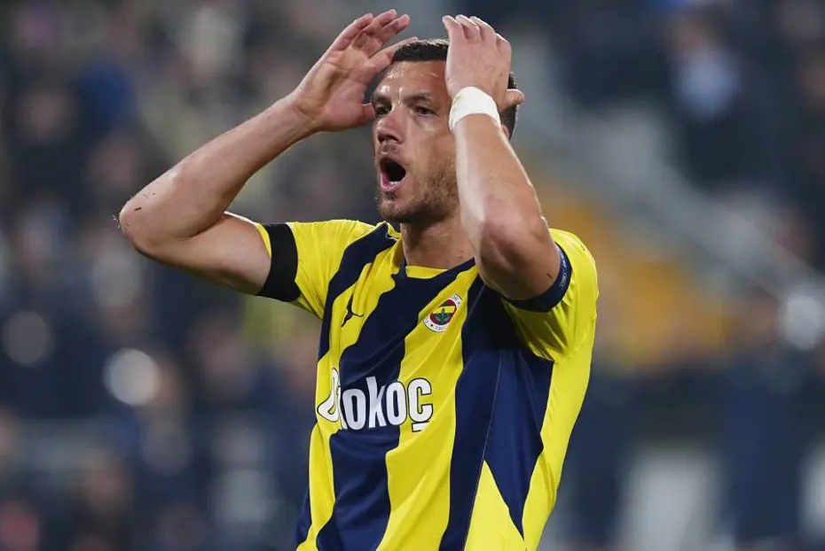 Fenerbahçe'den Edin Dzeko'nun geleceği için karar çıktı: Sürpriz plan - 3 Fenerbahçe'den Edin Dzeko'nun geleceği için karar çıktı: Sürpriz plan - 3