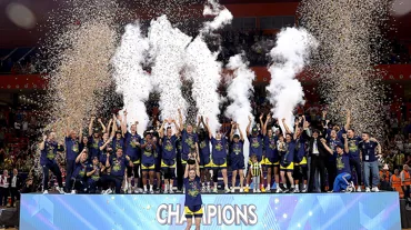 Fenerbahçe Alagöz Holding üst üste ikinci kez EuroLeague şampiyonu