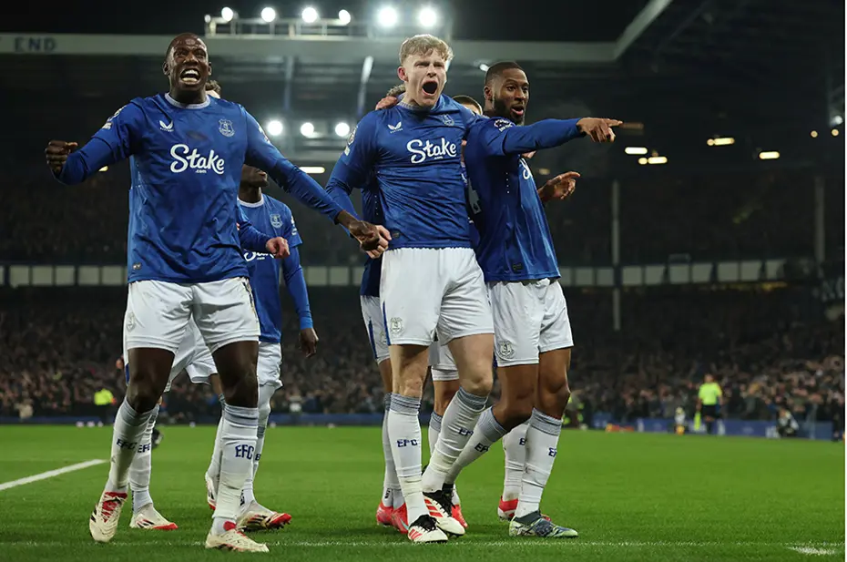 Derbide görülmemiş kırmızı kart: Avrupa bu anı konuşuyor - 2 Derbide görülmemiş kırmızı kart: Avrupa bu anı konuşuyor - 2