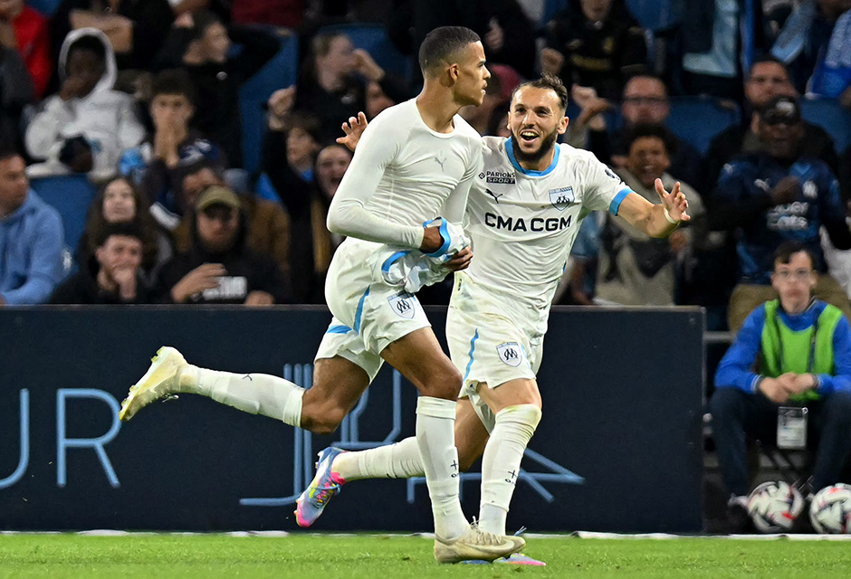 Fransa'da tribünler sahaya inmeye çalıştı: Marsilya olaylı maçı 3 golle kazandı