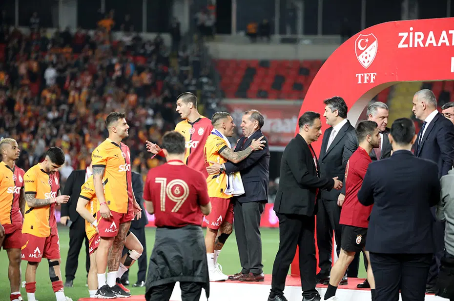 Seremonide İbrahim Hacıosmanoğlu'nun elini sıkmadı: Galatasaray'da Serhat Doğan'dan tepki - 3