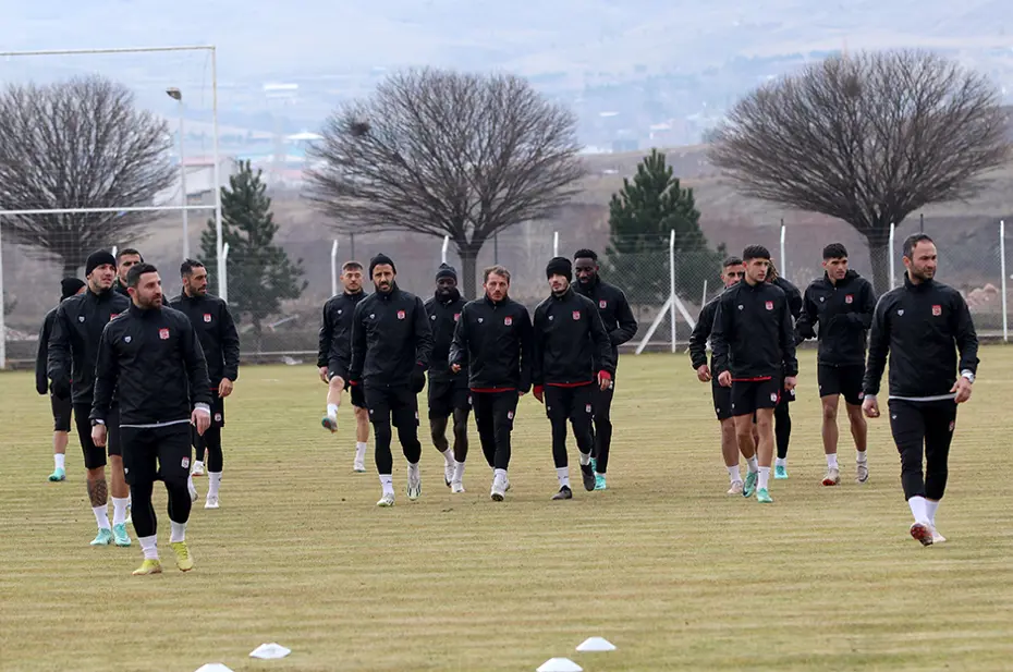 Bülent Uygun'dan Galatasaray maçı öncesi çarpıcı sözler: "Delikanlı hakem istiyoruz" - 12