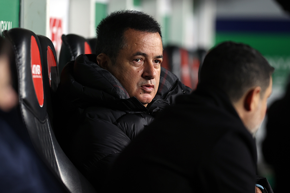 Acun Ilıcalı kararını verdi: Teknik direktör ayrılığı resmen açıklandı