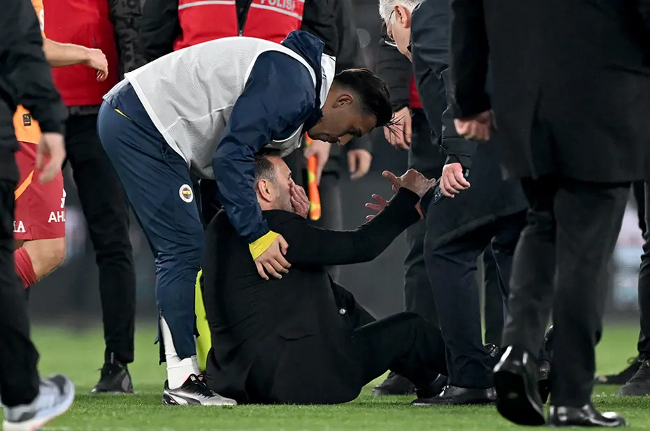 "Okan Buruk, Mourinho'yu yine imha etti" | Spor yazarları Fenerbahçe-Galatasaray derbisi için ne dedi? - 7 "Okan Buruk, Mourinho'yu yine imha etti" | Spor yazarları Fenerbahçe-Galatasaray derbisi için ne dedi? - 7