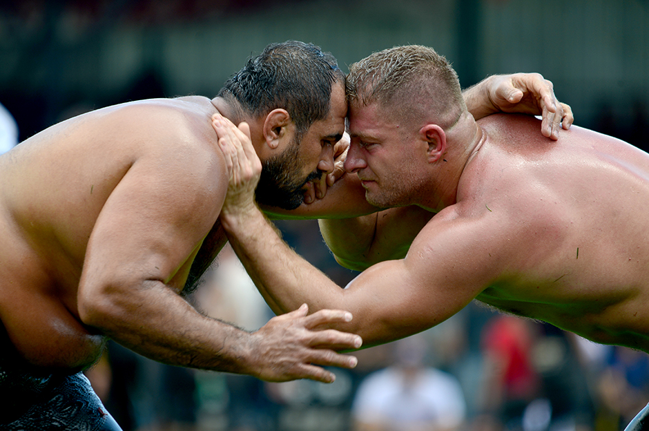 24. Kumluca Yağlı Güreşleri'nde İsmail Balaban başpehlivan oldu