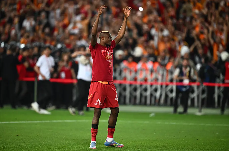 Victor Osimhen'den kupa finalindeki rekor sonrası flaş paylaşım - 6 Victor Osimhen'den kupa finalindeki rekor sonrası flaş paylaşım - 6