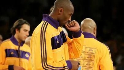 Kobe Bryant'ın şampiyonluk yüzüğü rekor fiyata satıldı