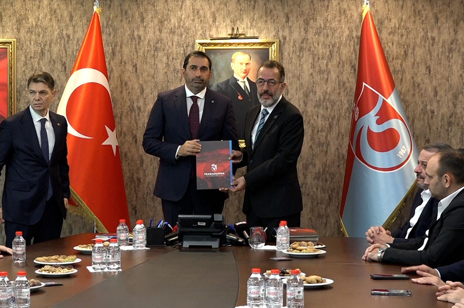 Trabzonspor'un yeni yönetimi mazbatasını aldı